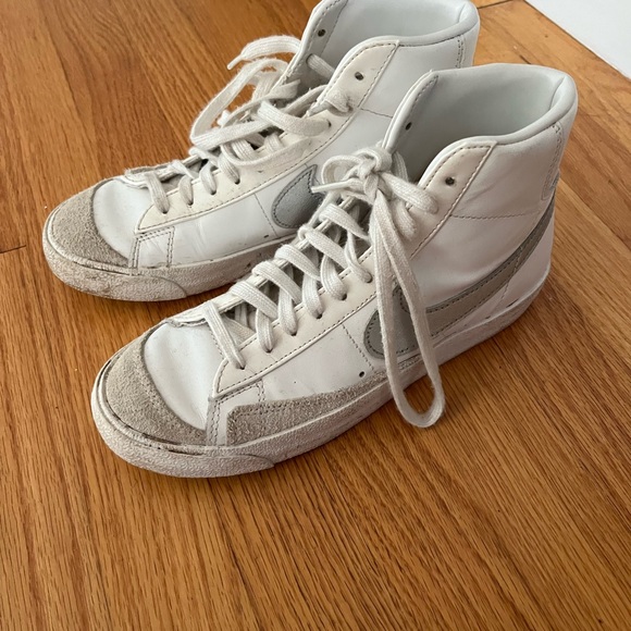 Size 7 Nike blazers. Perfect condition just not my style anymore. - Picture 2 of 5